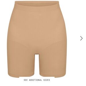 Skims Seamless Sculpt Mid Thigh Short